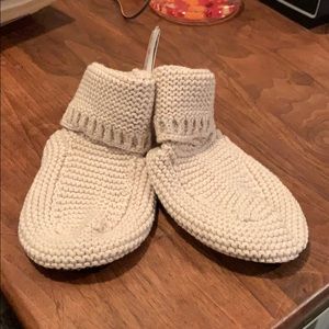 Hanna Andersson knit booties shoe size 2/4